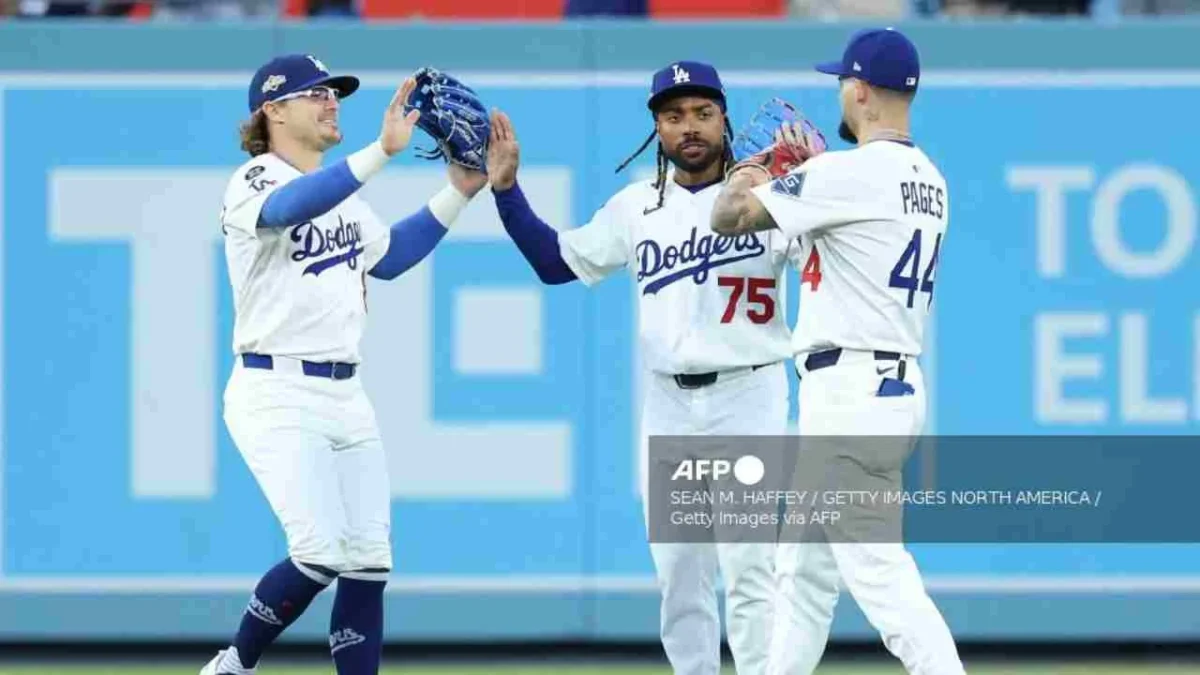 Dodgers castigan a Milwaukee en el juego tres de la serie divisional.