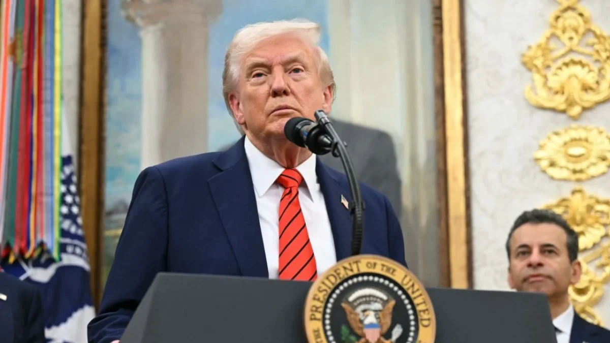 Trump impuso aranceles de 100% a los productos chinos, pero China respondió que no temía y estaba listo para tomar represalias contundentes.