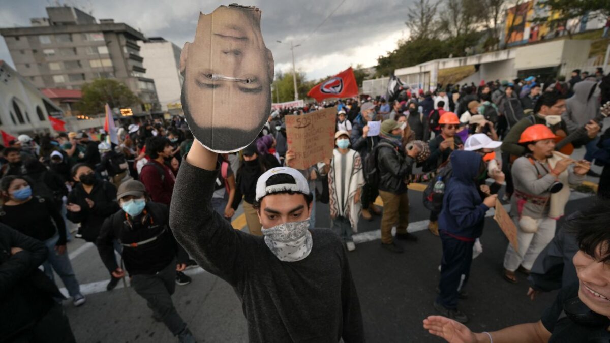 Protestas indígenas en Ecuador por el retiro del subsidio al combustible