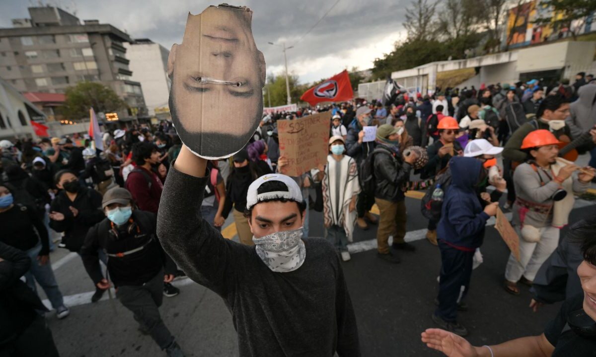 Protestas indígenas en Ecuador por el retiro del subsidio al combustible