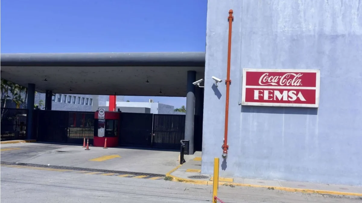 Arca Continental, embotelladora de Coca Cola anunció que aumentará los precios de sus bebidas en 2026 en respuesta al IEPS a refrescos.