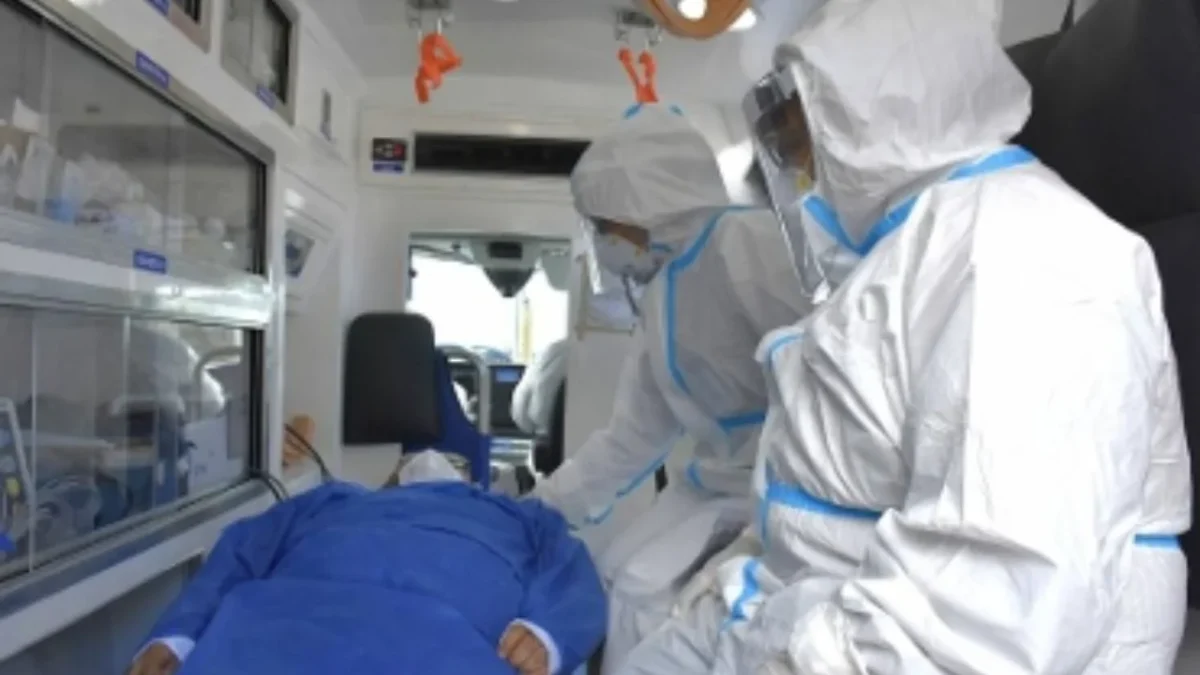 El adiestramiento para prevenir riesgos sanitarios en Campeche se llevó a cabo a escala real con médicos, paramédicos, ambulancias y equipo.