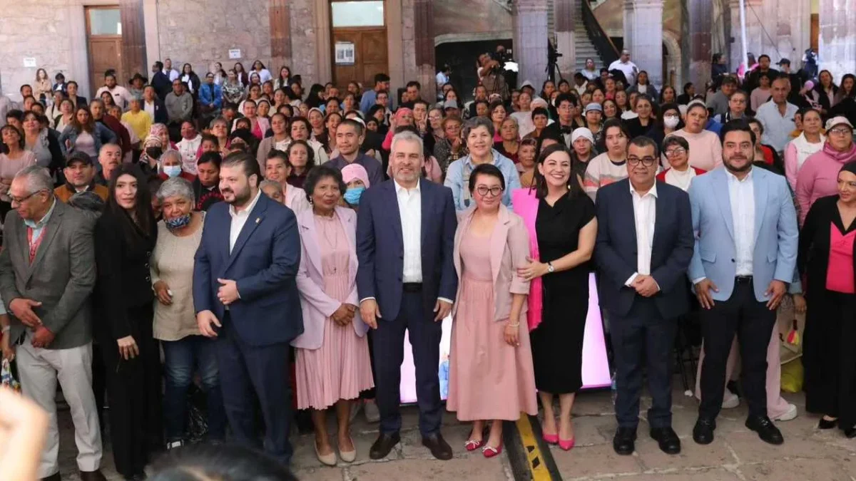 El gobernador Alfredo Ramírez Bedolla destacó que las mujeres no están solas en su tratamiento contra el cáncer.