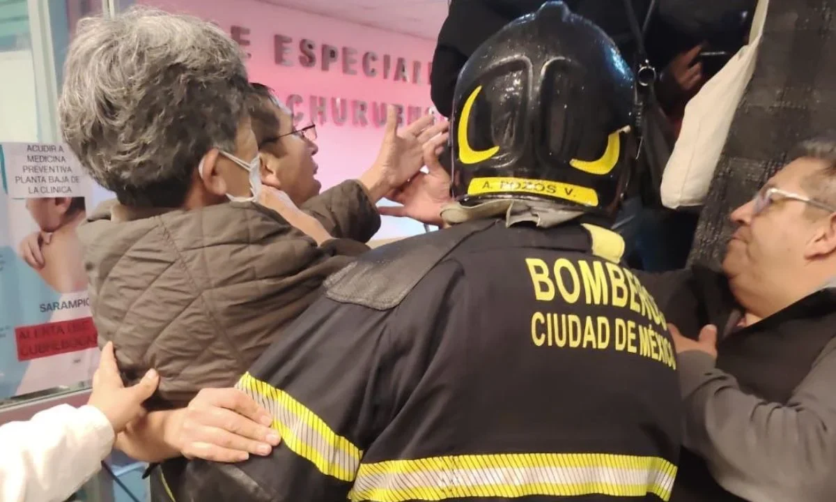 La inundación en la Clínica de Especialidades Churubusco del ISSSTE en Coyoacán también afectó el área de Archivo y de Biología.
