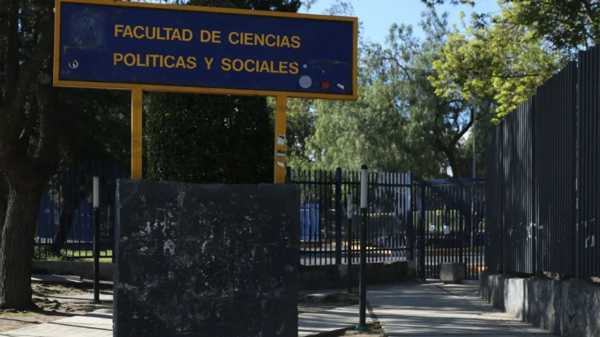 La Asamblea de Estudiantes de la Facultad de Ciencia Políticas de la UNAM anunció que el paro indefinido comenzará este 9 de octubre.