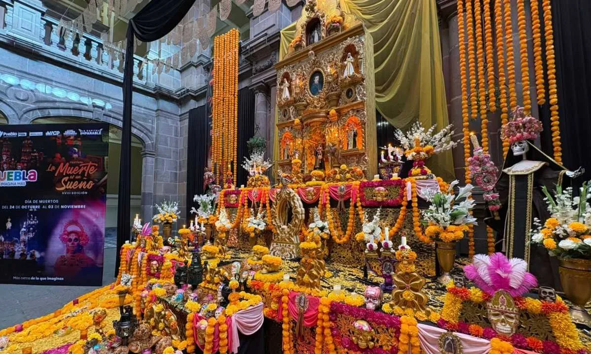 CULTURA. Corredores de ofrendas, Leyendas de Ultratumba y más, ofrece la ciudad de Puebla esta temporada de Día de Muertos.