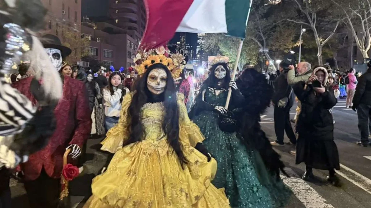 Habitantes de Nueva York desbordaron su imaginación para disfrazarse durante el mega desfile de Halloween este 31 de octubre.