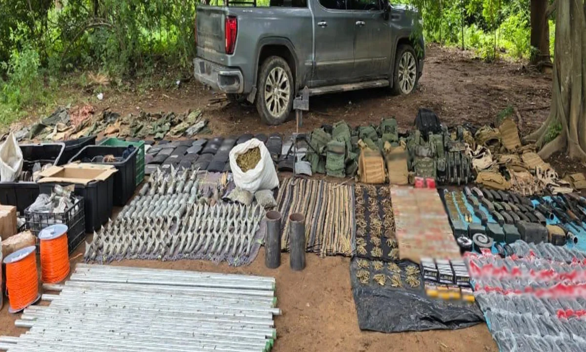 La Guardia Nacional y el Ejército aseguraron explosivos, armas y drogas en acciones coordinadas en Nayarit, Sinaloa y Michoacán.