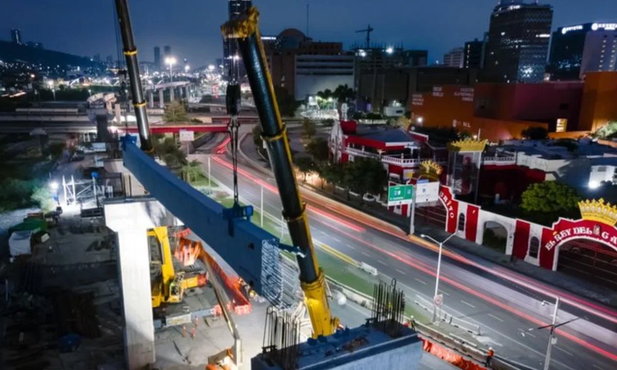 Hernán Villarreal, titular de la Secretaría de Movilidad de NL, anunció correcciones en la obra de la Línea 4 del Metro de Monterrey.