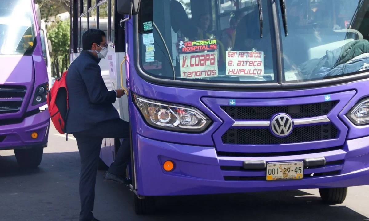 El Gobierno capitalino mantiene el diálogo con transportistas, quienes demandan un aumento al pasaje en CDMX, informó Clara Brugada.