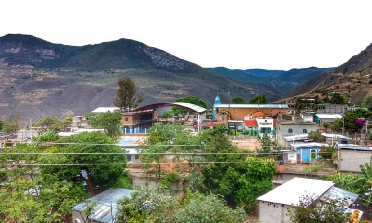 La Fiscalía de Oaxaca sigue varias líneas de investigación sobre el hallazgo en Santa María Texcatitlán, entre ellas un linchamiento.