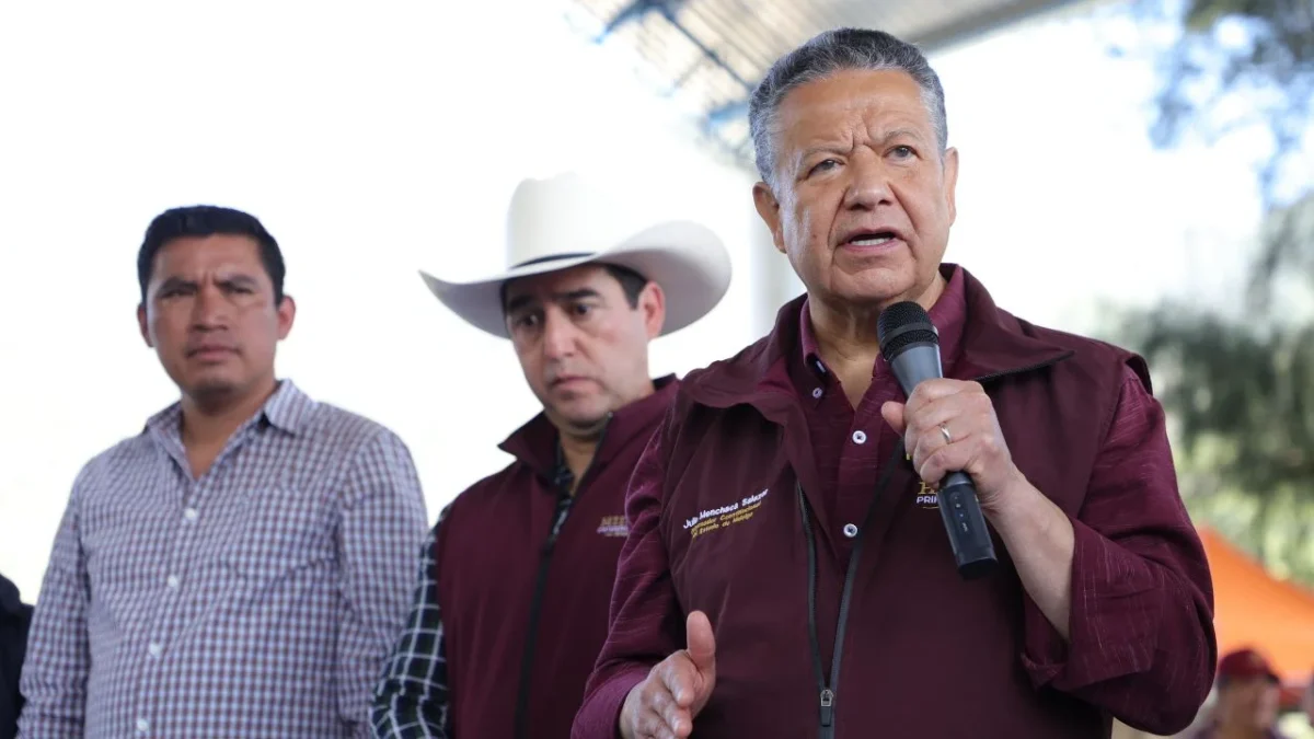 Ante la emergencia por lluvias, el gobierno de Hidalgo coordina esfuerzos de asistencia a la población y para restablecer caminos.
