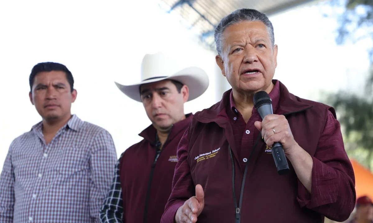 Ante la emergencia por lluvias, el gobierno de Hidalgo coordina esfuerzos de asistencia a la población y para restablecer caminos.