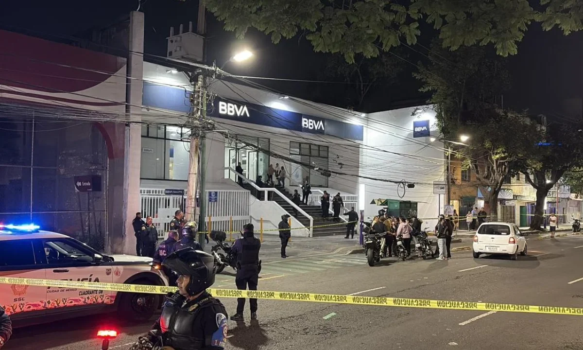 Autoridades investigan el asesinato de un hombre en un cajero automático de la colonia Ex Hipódromo de Peralvillo.