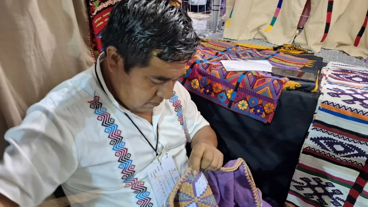 Con hilo y aguja en mano, los hombres bordadores también hallaron una forma de vida y de expresión en los tejidos.