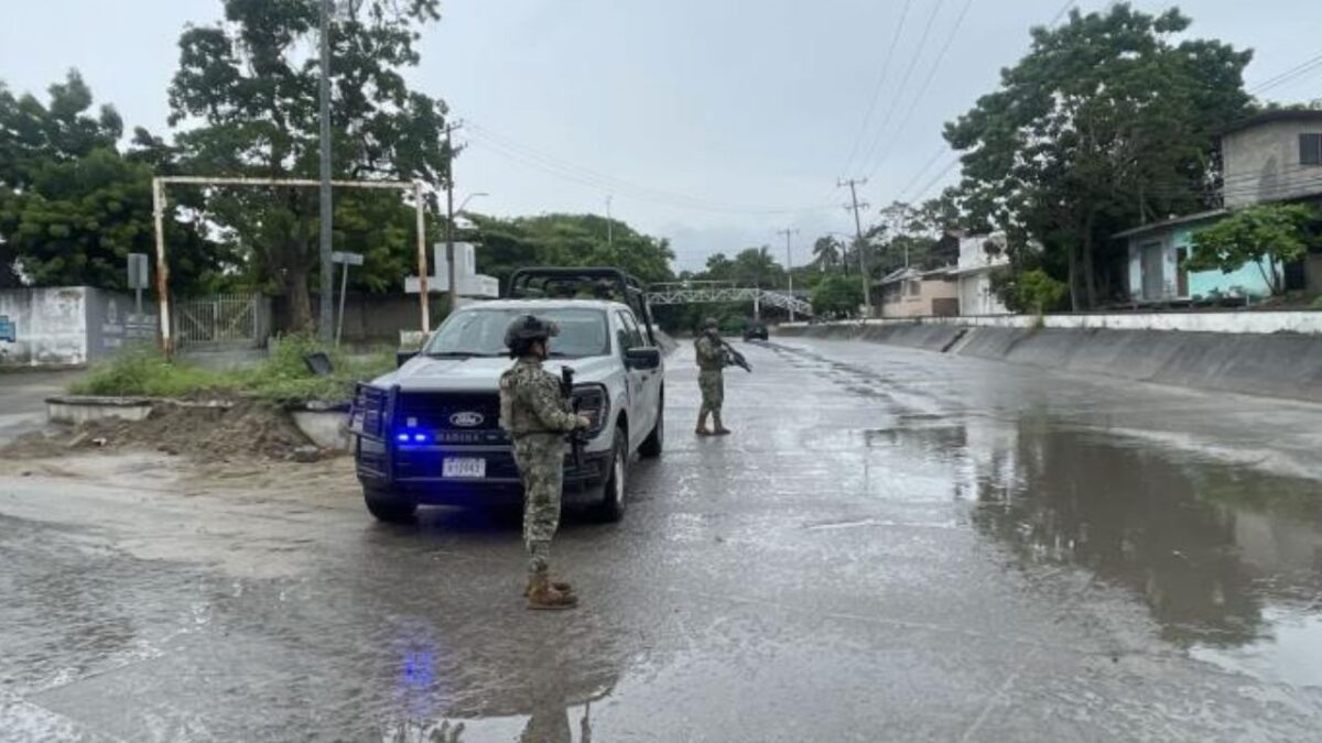 Por el paso del huracán Priscilla, la Armada de México activó el Plan Marina en su fase prevención en siete estados del Pacífico.