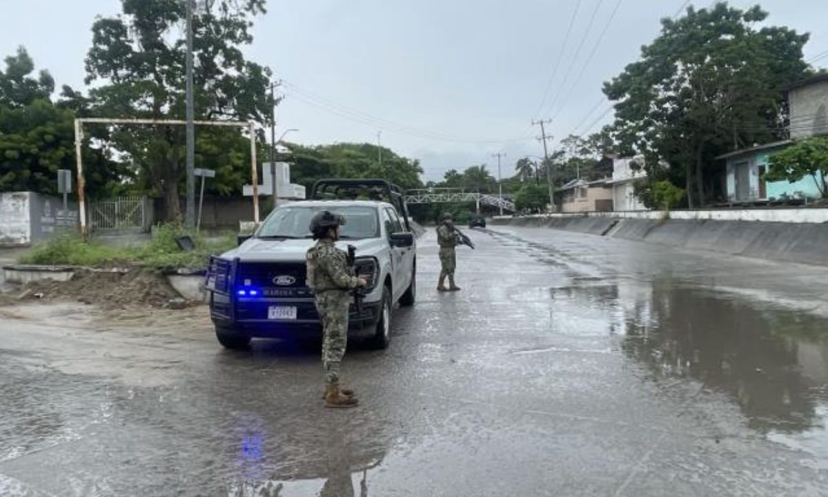 Por el paso del huracán Priscilla, la Armada de México activó el Plan Marina en su fase prevención en siete estados del Pacífico.