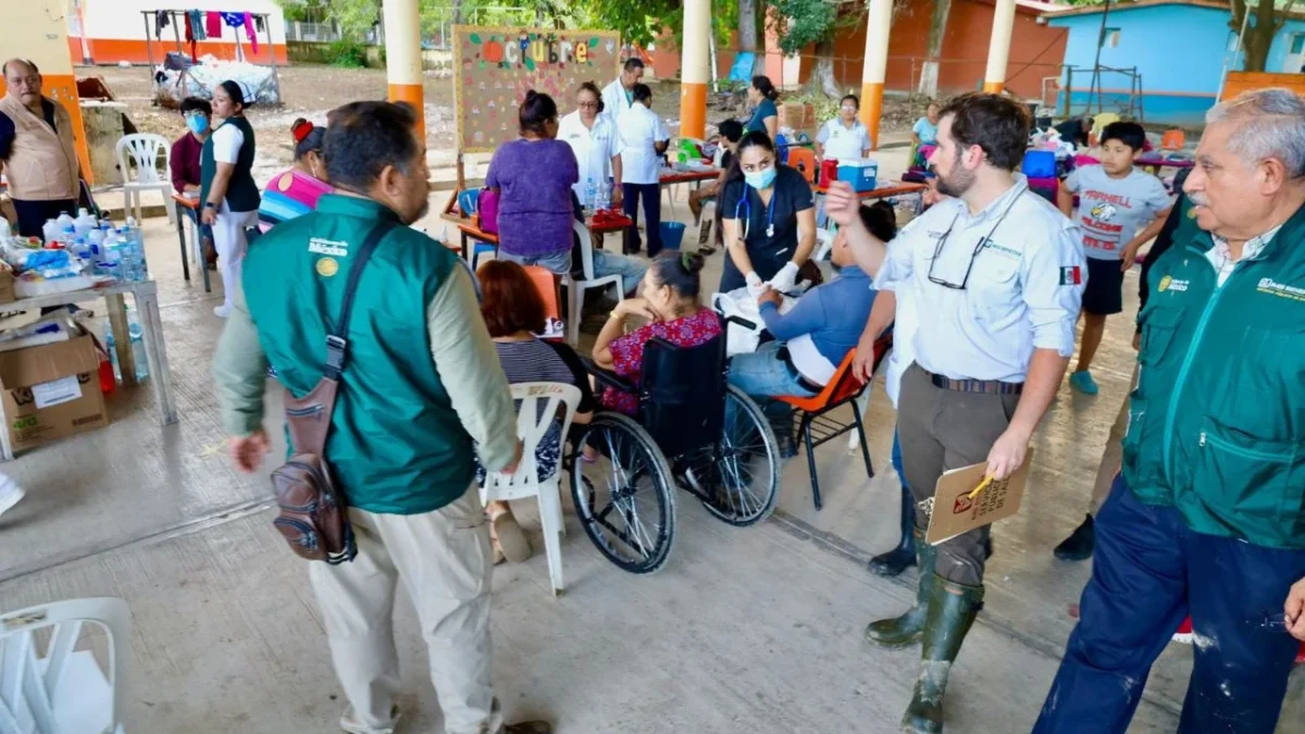 Tras afectaciones por lluvias, IMSS Bienestar distribuyó 14 toneladas de insumos médicos a través de las Rutas de la Salud en Veracruz.