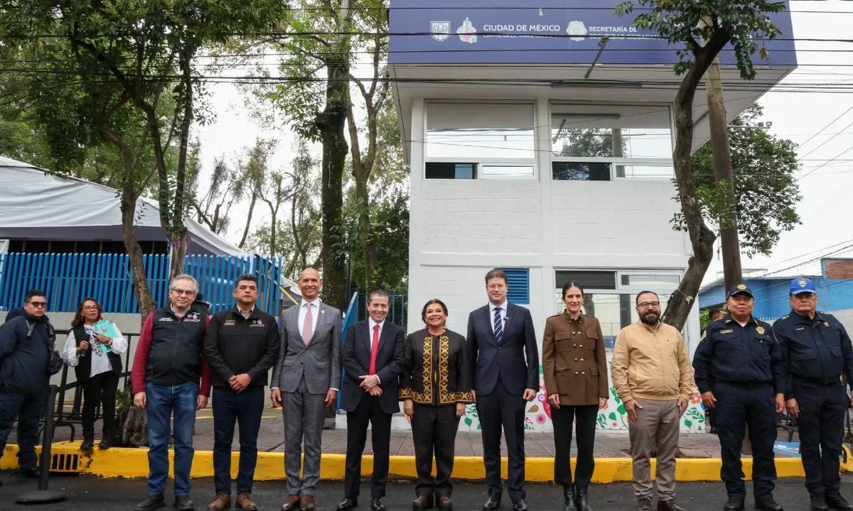 Clara Brugada y el alcalde Giovani Gutiérrez inauguraron el primer módulo de seguridad en Coyoacán.
