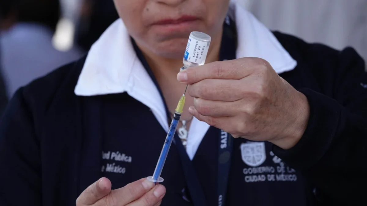 El secretario de Salud, David Kershenobich, presentó la jornada invernal de vacunación contra influenza, Covid-19 y neumococo en México.