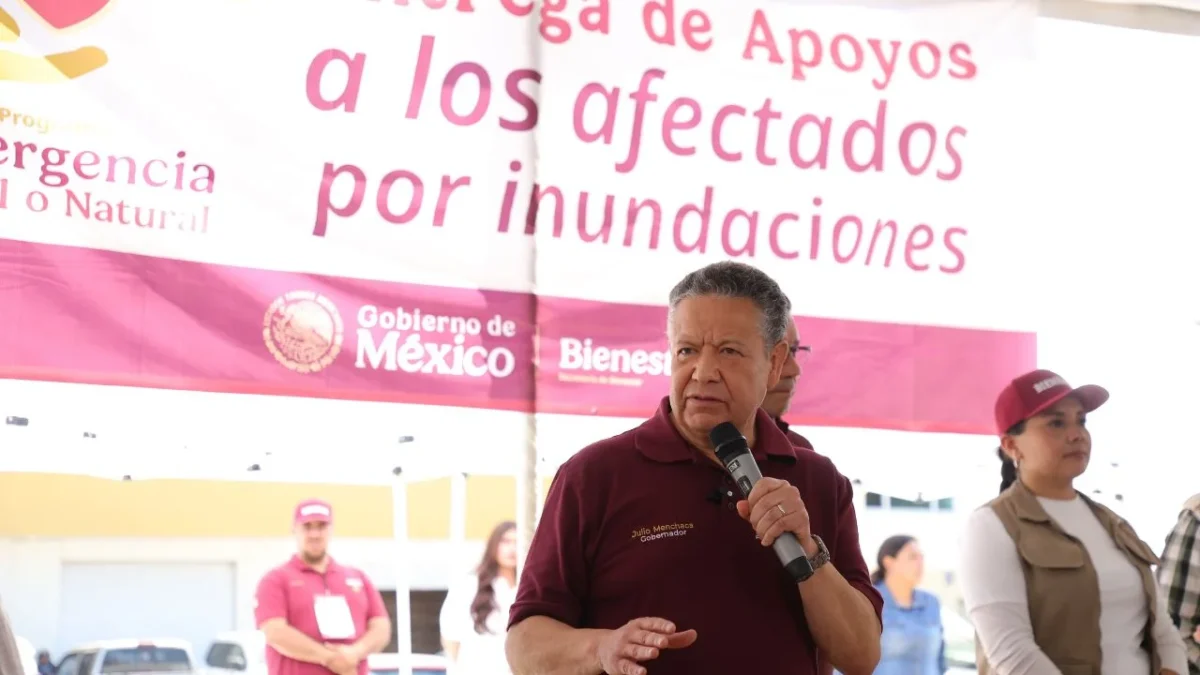 Julio Menchaca Salazar, acompañó la primera entrega de apoyos económicos que arrancó en los municipios de Metztitlán y Zimapán en Hidalgo.