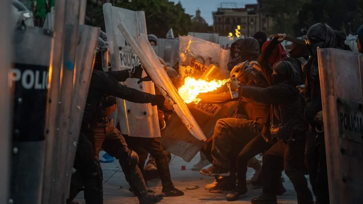 La furia que el "Bloque Negro" acumuló durante al menos una década se desbordó en la marcha del 2 de octubre en el Zócalo.