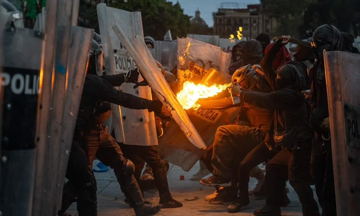 La furia que el "Bloque Negro" acumuló durante al menos una década se desbordó en la marcha del 2 de octubre en el Zócalo.