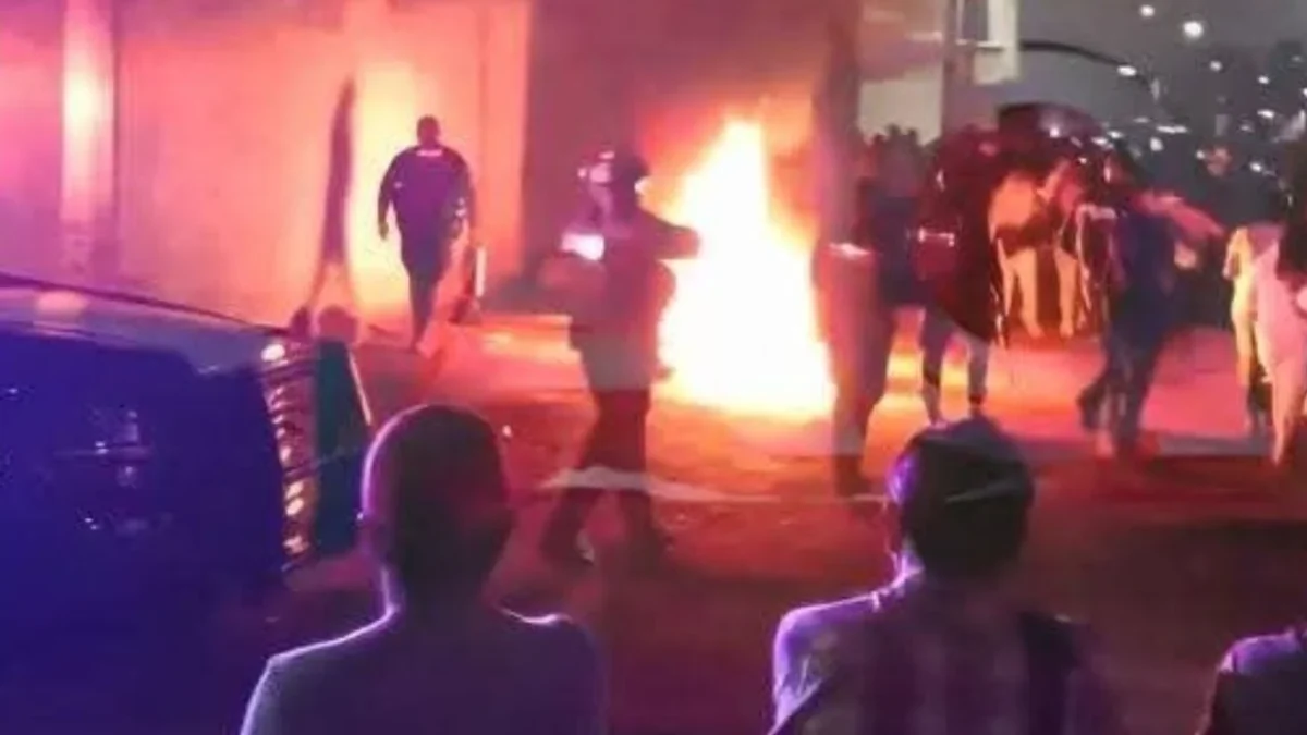 En Chalco, Edomex, lincharon a dos presuntos asaltantes; uno murió en el sitio, debido a la golpiza que le propinó la turba enardecida.