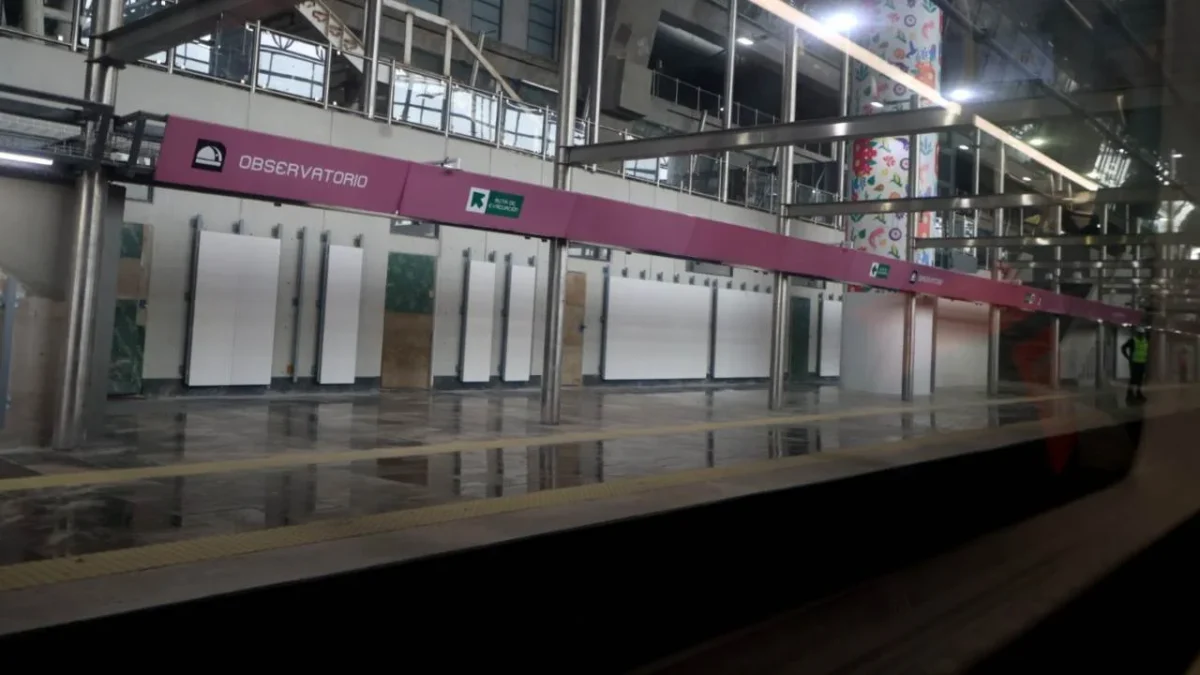 Verificación. Clara Brugada, Adrián Rubalcava y funcionarios del Gobierno capitalino recorrieron el tramo de Juanacatlán a Observatorio.