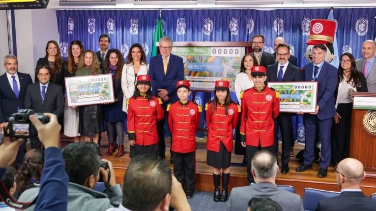 La titular de la Lotenal señaló que el billete conmemorativo es para honrar la paz, la cooperación y la esperanza que representa la ONU.
