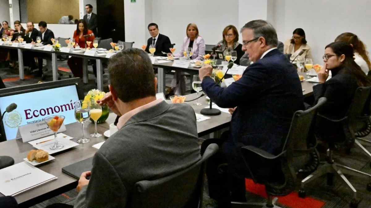 Marcelo Ebrard sostuvo una reunión en el Senado de la República para mostrar a legisladores la negociación del T-MEC.
