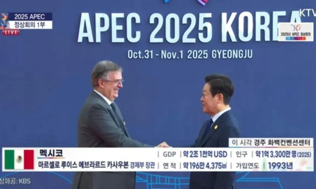 Marcelo Ebrard informó sobre un saludo fraternal con el presidente de Corea del Sur, Lee Jae-myung, durante la cumbre APEC 2025.
