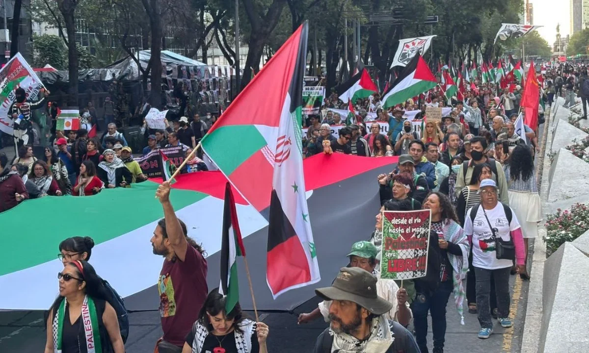 Marchan en Paseo de la Reforma por Palestina a horas de que Israel liberara a mexicanos de Flotilla Global Sumud.