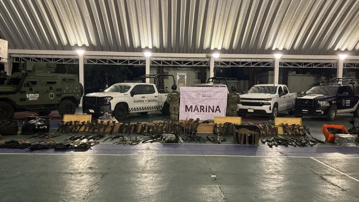 En Nayarit, elementos de la Marina incautaron un arsenal y drogas propiedad del Cártel Jalisco Nueva Generación (CJNG).
