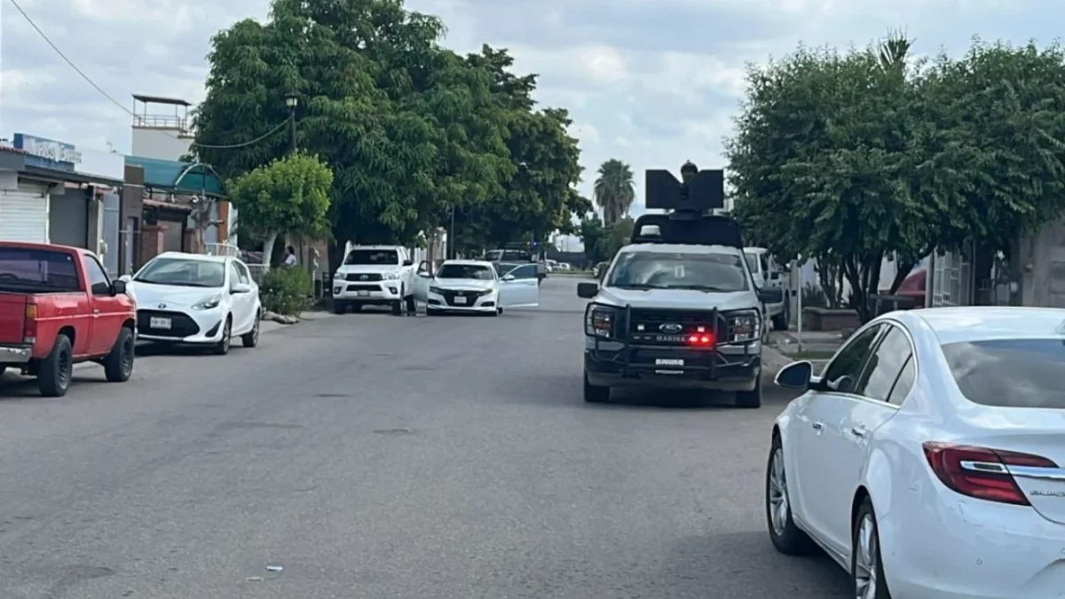 Elementos de la Marina resguardaron la zona tras el violento enfrentamiento registrado en el sector Bugambilias, Culiacán.