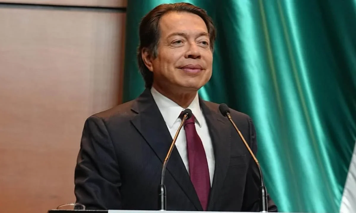 El titular de la SEP, Mario Delgado, presume aumento de escuelas libres de comida chatarra.