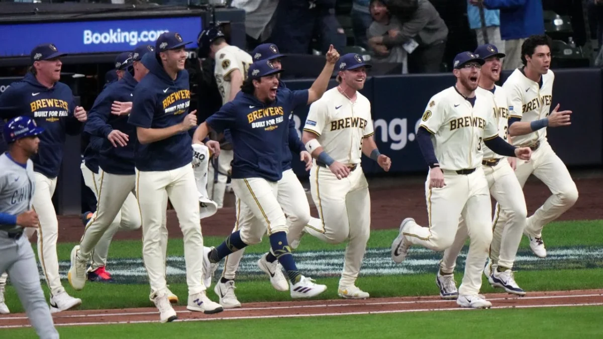 Un jonrón solitario de 398 pies de Willy Contreras marcó el inicio y el destino del quinto juego entre Milwaukee Brewers y Chicago Cubs.