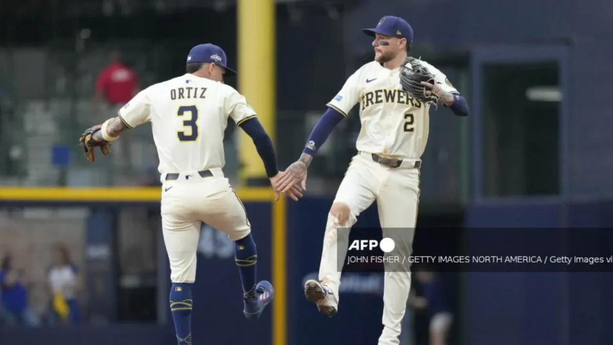 Milwaukee tunde 9-3 a Chicago en el juego uno de la Serie Divisional de la MLB.