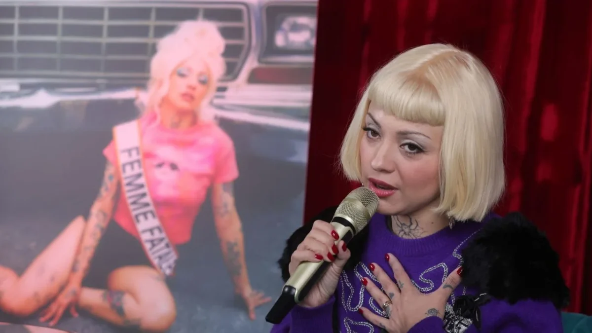 Mon Laferte presentó su nuevo álbum Femme Fatale, una obra en la que se adentra en territorios más introspectivos y sombríos.