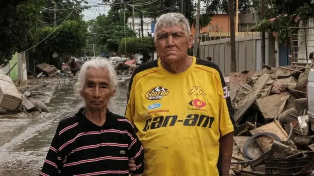 Una abuelita, que sobrevivió abrazada a su esposo durante una inundación en Veracruz, murió este lunes 27 de octubre.