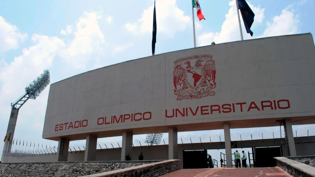 Bertha Alcalde, fiscal capitalina, informa sobre la investigación y detención de cuatro guardias por muerte de aficionado en el Estadio Olímpico Universitario.