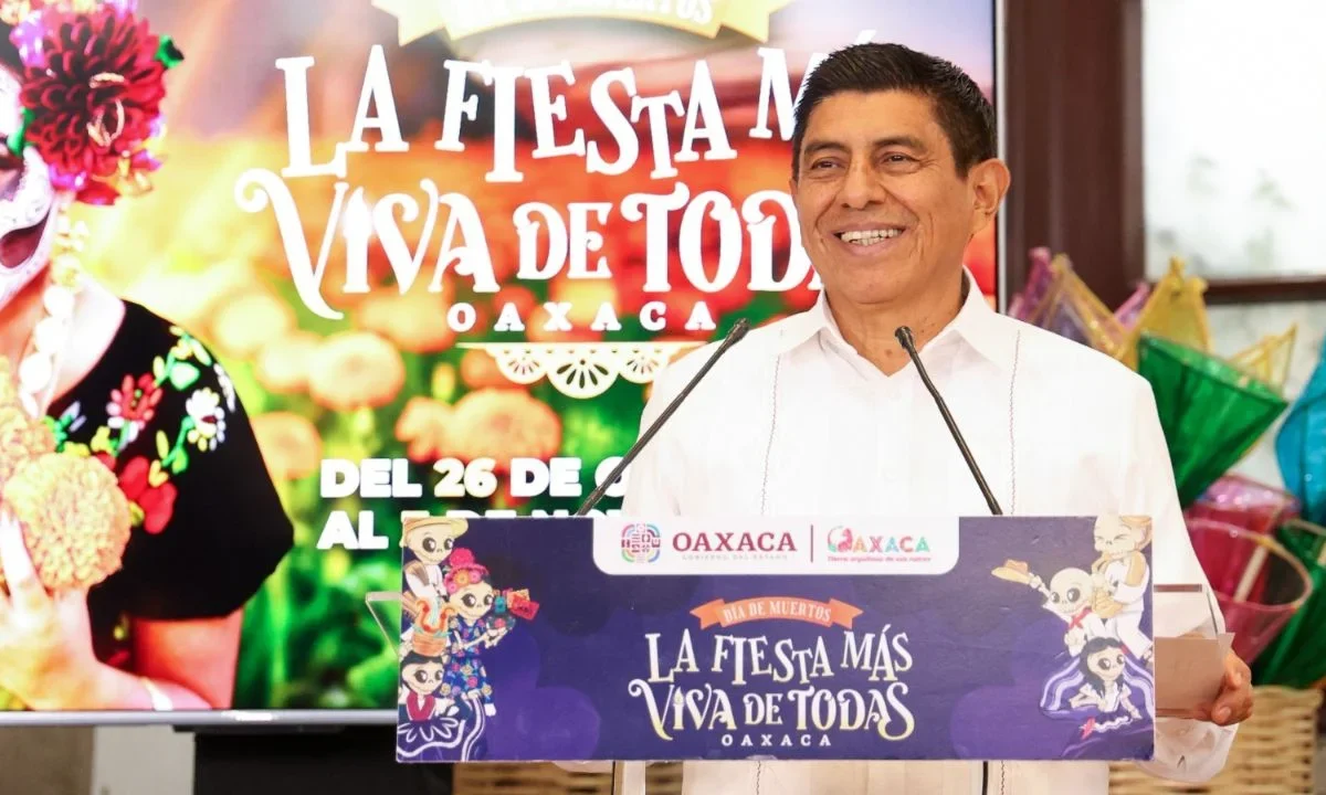 Salomón Jara Cruz, gobernador de Oaxaca, invitó a la población a disfrutar de las actividades preparadas con motivo del Día de Muertos.