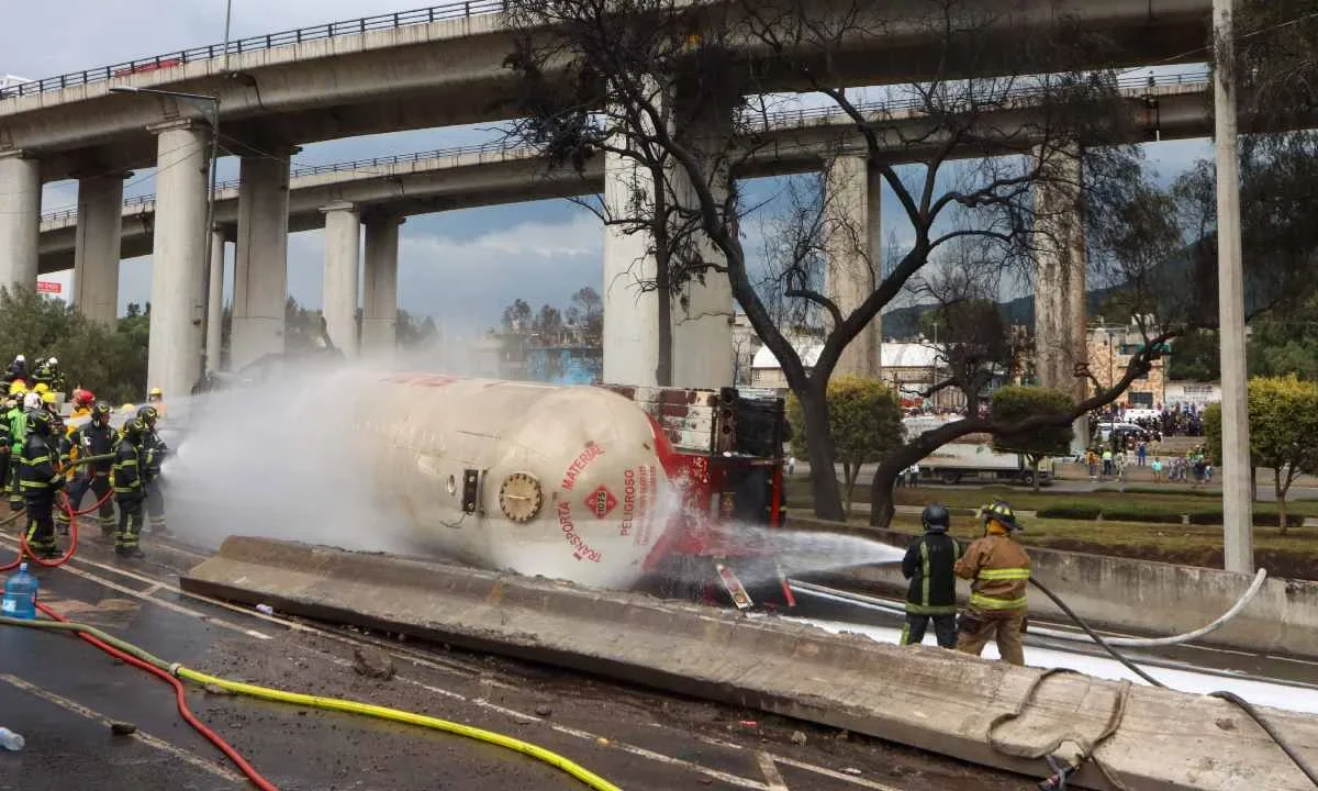 Omisiones de seguridad de Silza, entre factores de la explosión de pipa de gas en el Puente de la Concordia, aseguró la Fiscalía CDMX.