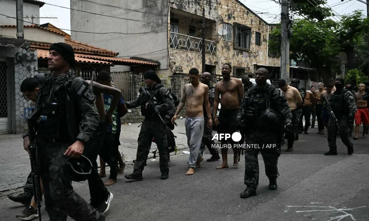 Durante el Operativo Contención en Río de Janeiro se registraron tiroteos, incendios y enfrentamientos entre policías y presuntos criminales.