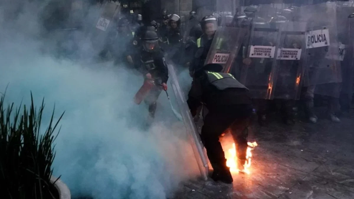 Policía herida el 2 de octubre deja terapia intensiva, requirió injertos por quemaduras