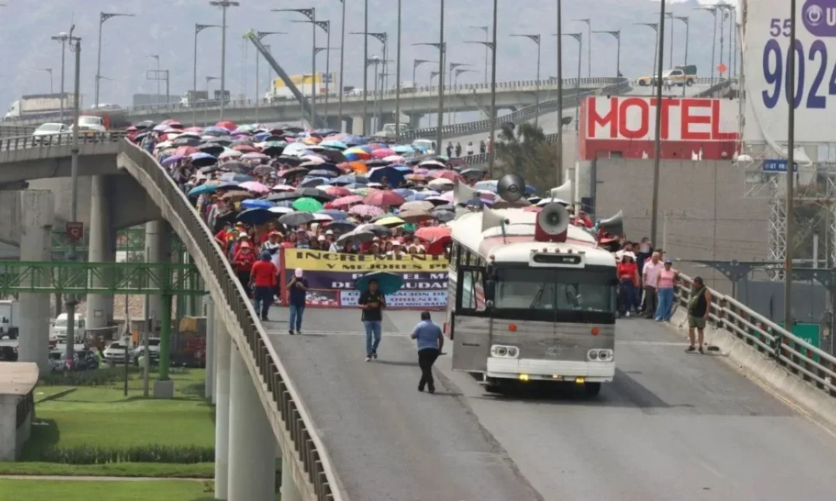 Por bloqueo, tienen reunión maestros del Estado de México (Edoméx) con autoridades en Toluca.