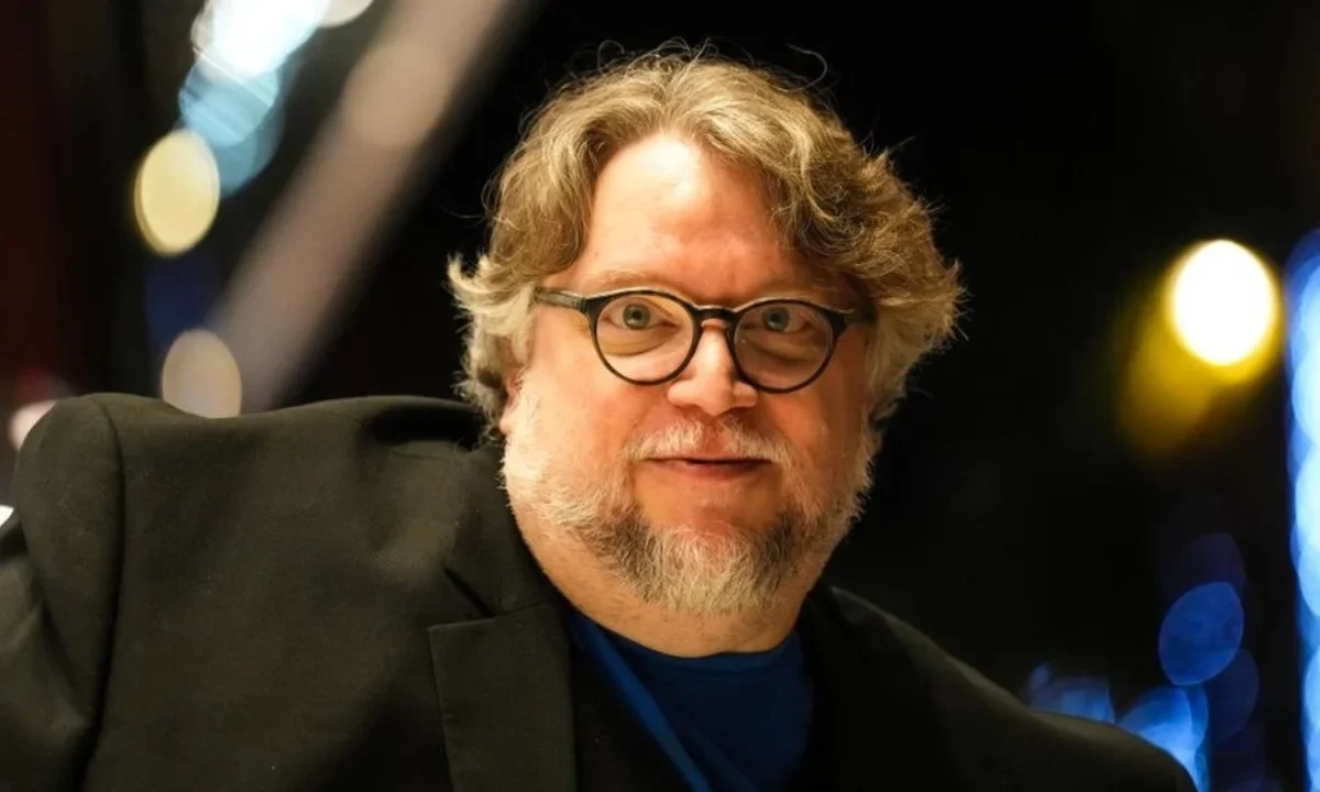 El Zócalo de la CDMX proyectará Cronos, del cineasta Guillermo del Toro, como parte del ciclo “Ánimas y sombras 2025”.