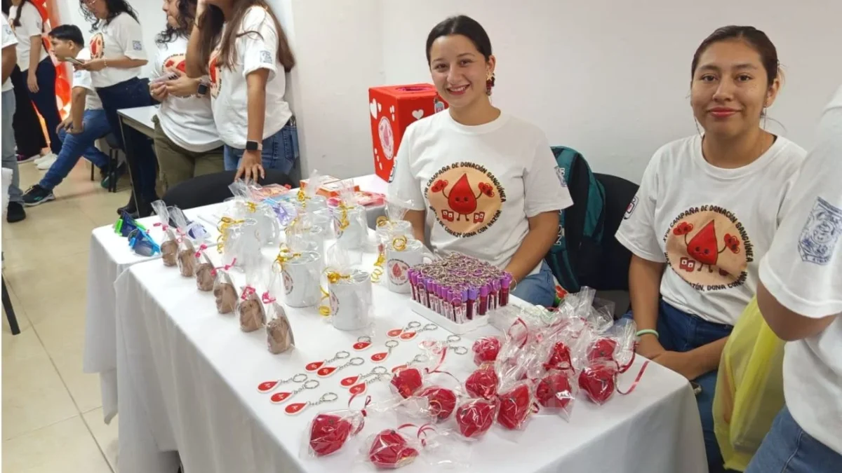 Con el lema “Hazlo de corazón, dona con razón” jóvenes se unieron para concientizar a campechanos sobre la donación altruista de sangre.