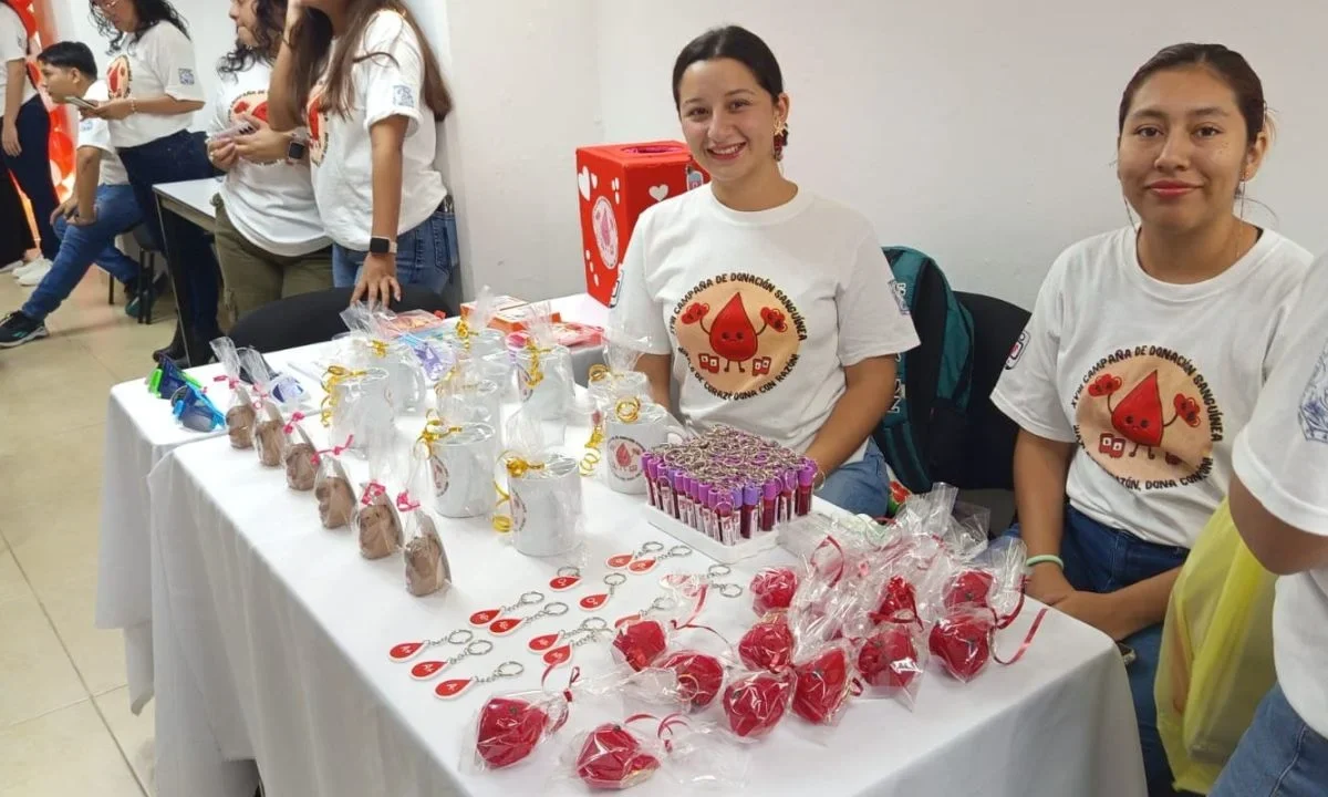 Con el lema “Hazlo de corazón, dona con razón” jóvenes se unieron para concientizar a campechanos sobre la donación altruista de sangre.