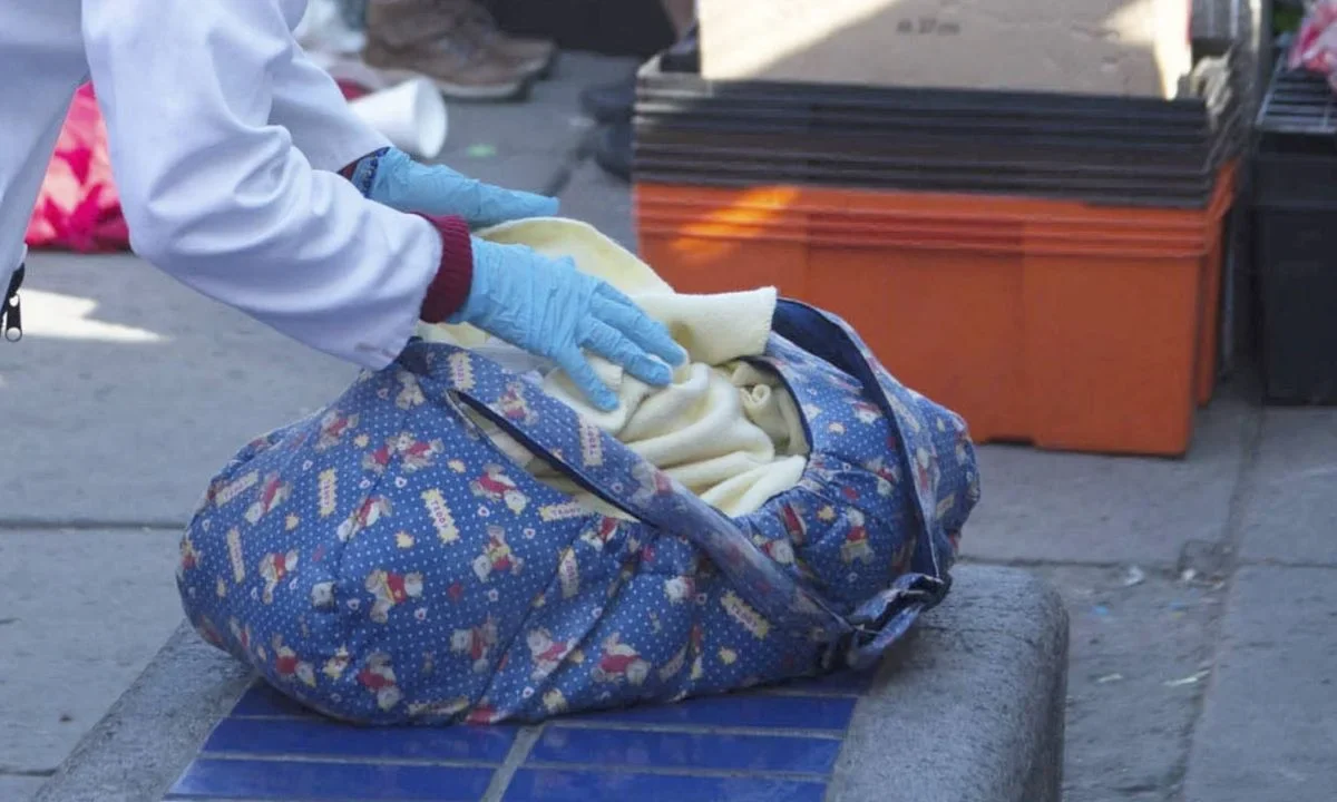 El abandono de recién nacidos y menores en México creció 616%, reporta el Redim; alerta que la pobreza es uno de los factores principales.